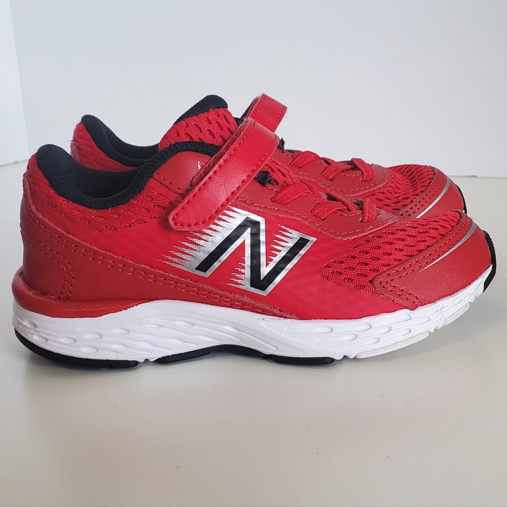 New Balance 680v6 Red Running Shoes Boys Size 8
